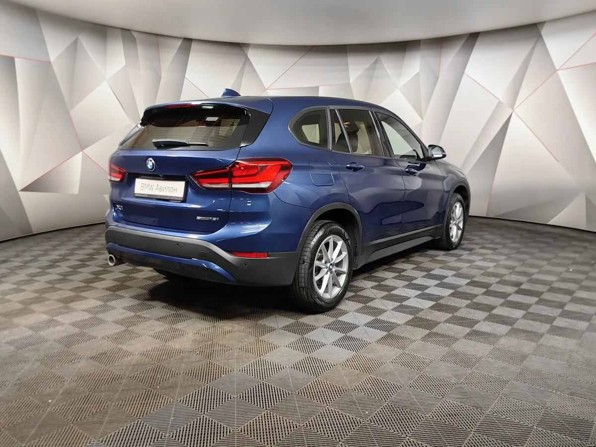 BMW X1 18i sDrive (140 л.с.) Синий в АВИЛОН. Слайд №2