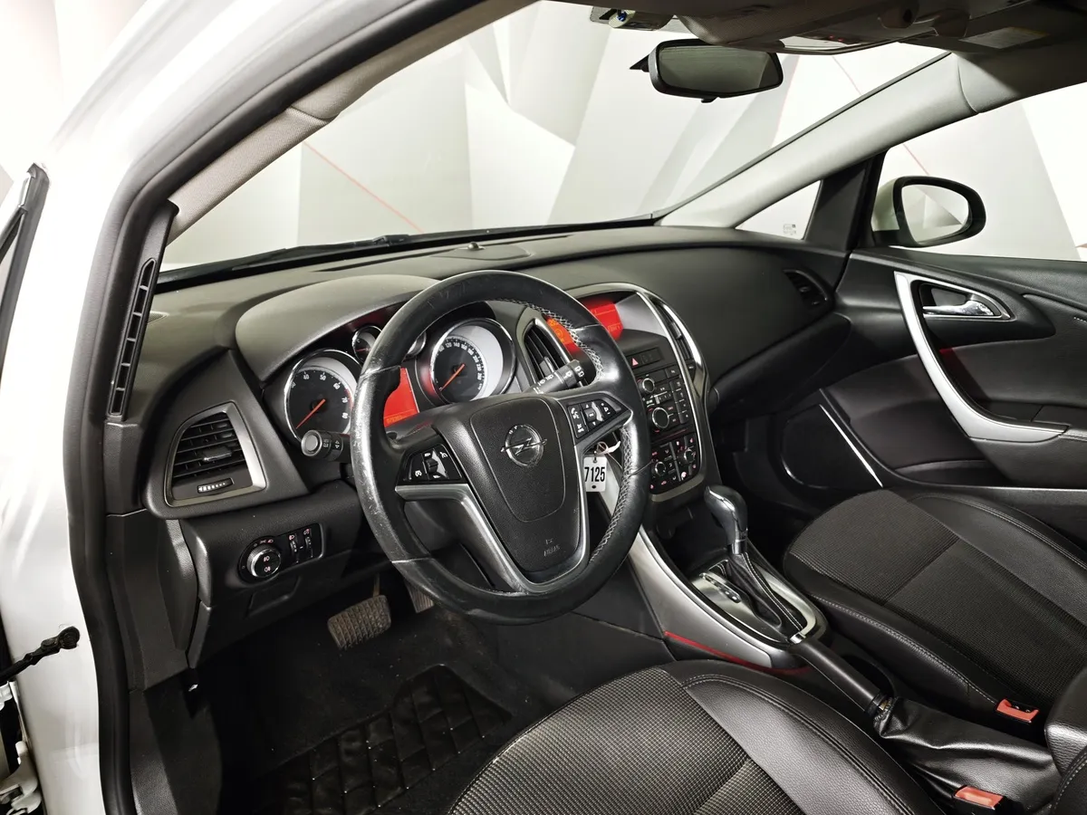 Opel Astra 1.6 AT (115 л.с.) Белый в АВИЛОН. Слайд №18