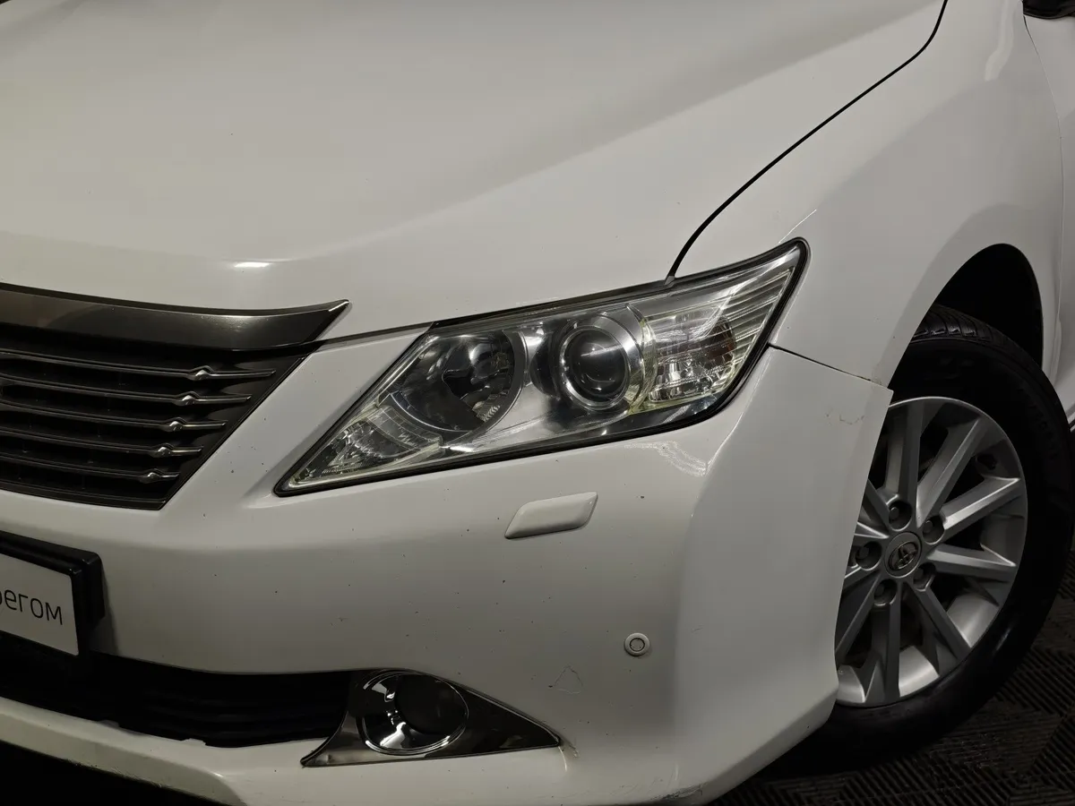 Toyota Camry 2.5 AT (181 л.с.) Белый в АВИЛОН. Слайд №10