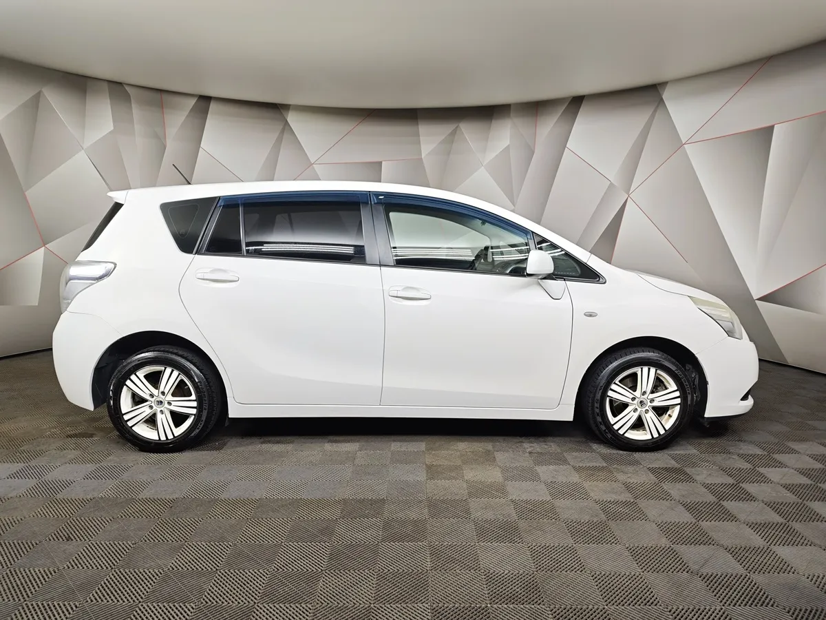 Toyota Verso 1.8 CVT (150 л.с.) Белый в АВИЛОН. Слайд №6