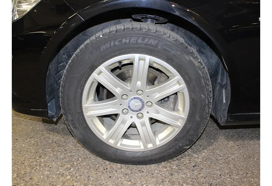 Mercedes-Benz E-Класс E 200 T BlueEfficiency 7G-Tronic Plus (184 л.с.) Черный в АВИЛОН. Слайд №10