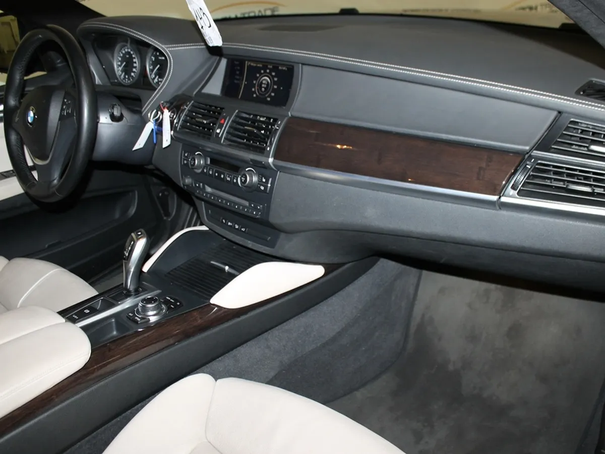 BMW X6 xDrive35i 8AT (306 л.с.) Красный в АВИЛОН. Слайд №5