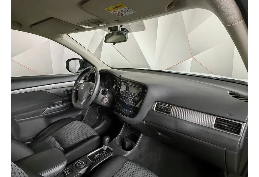 Mitsubishi Outlander 2.0 CVT 4WD (146 л.с.) Белый в АВИЛОН. Слайд №12