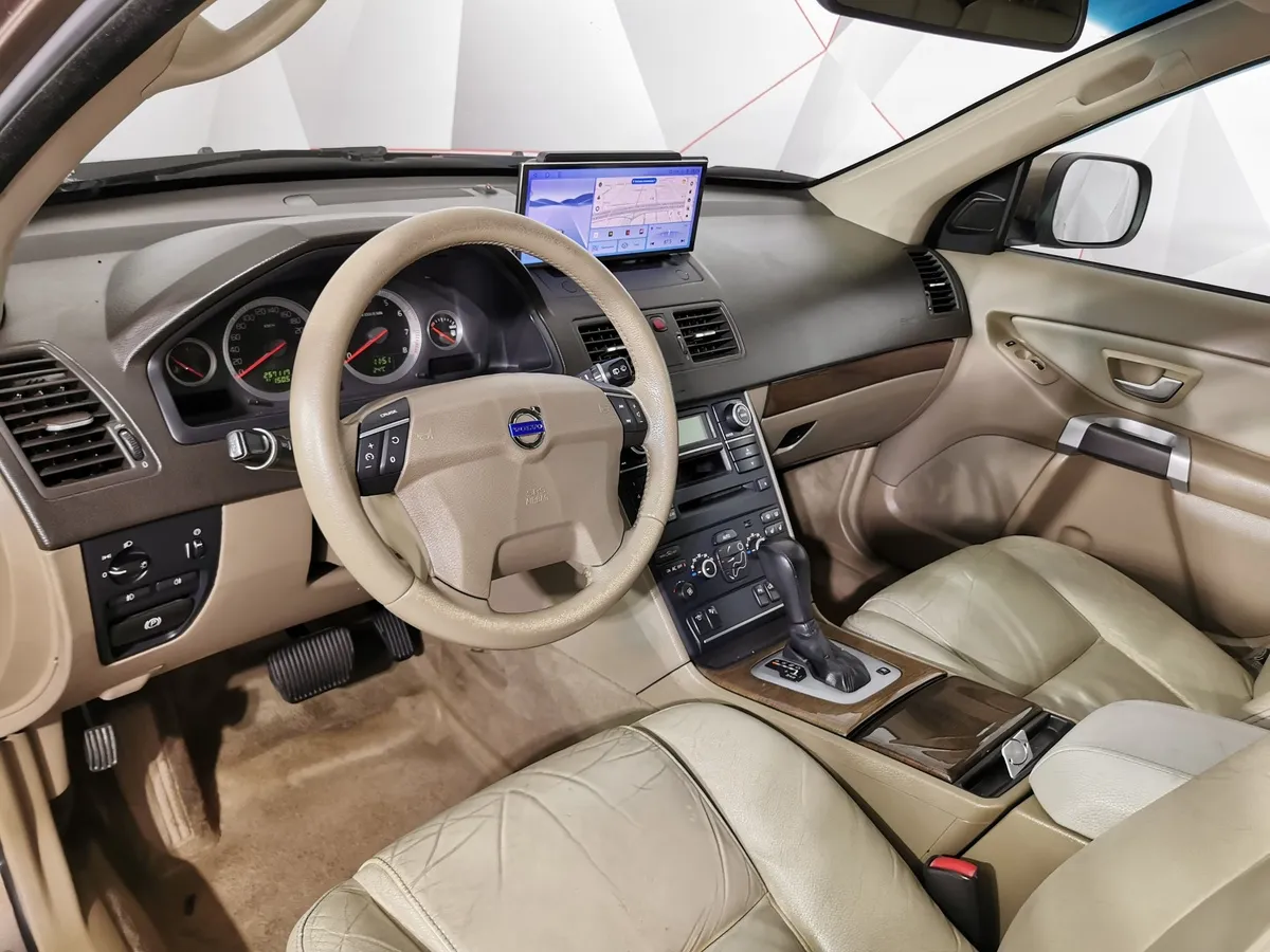Volvo XC90 2.5 T5 Geartronic AWD (5 мест) (210 л.с.) Коричневый в АВИЛОН. Слайд №17