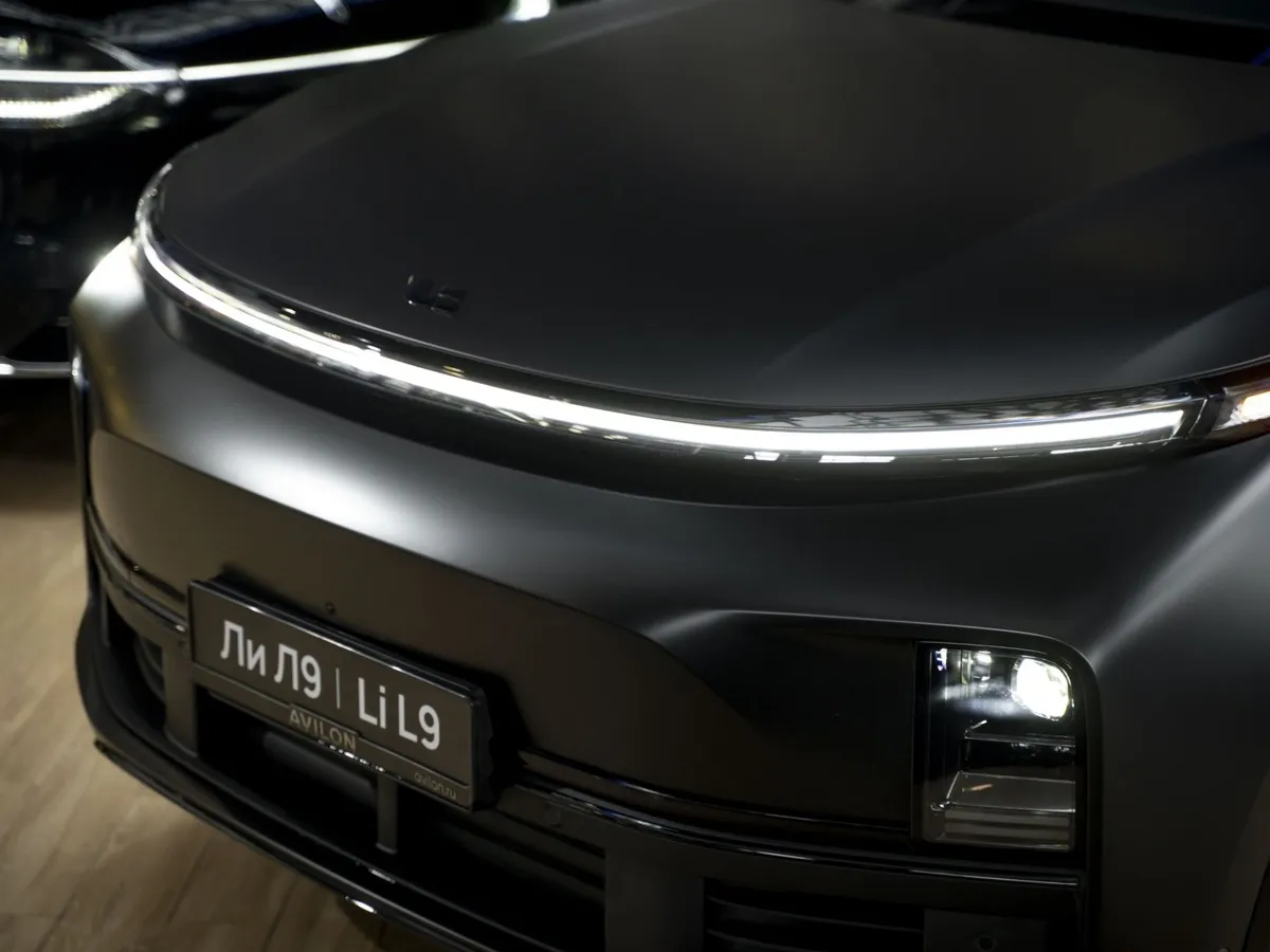 Li Auto L9 1.5 AT 4WD (449 л.с.) Ultra Черный в АВИЛОН. Слайд №13