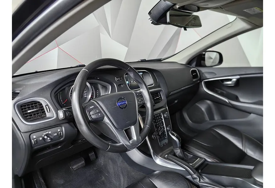 Volvo V40 1.5 T3 Drive-E Geartronic (152 л.с.) Kinetic Черный в АВИЛОН. Слайд №18