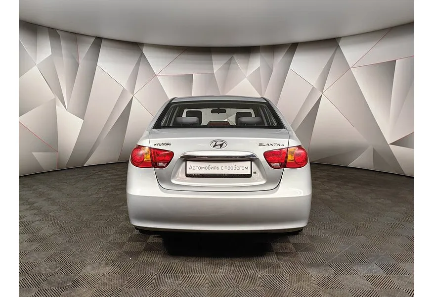 Hyundai Elantra 1.6 MT (122 л.с.) Серебристый в АВИЛОН. Слайд №8