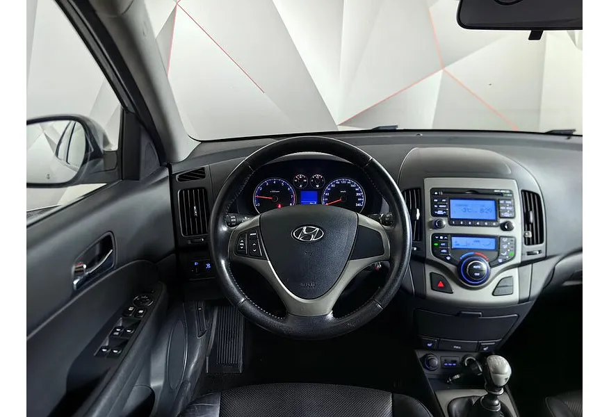 Hyundai i30 1.6 MT (122 л.с.) Серебристый в АВИЛОН. Слайд №19