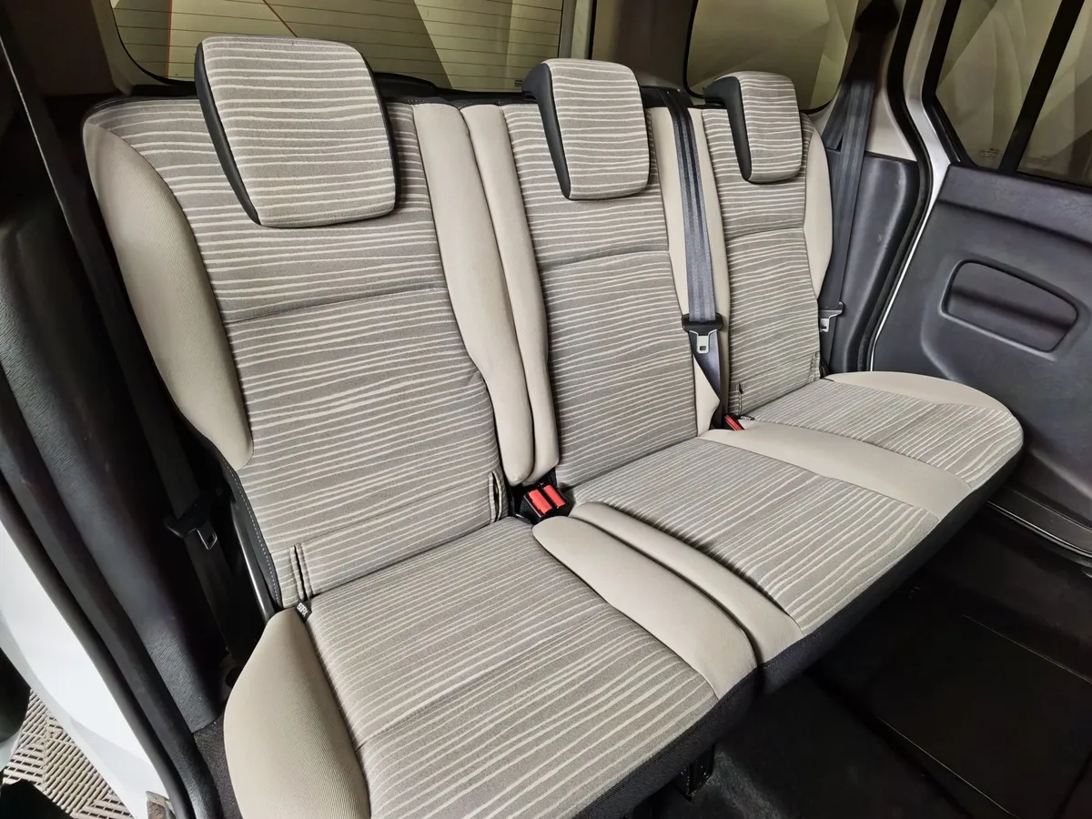 Renault Kangoo 1.6 MT (84 л.с.) Expression Белый в АВИЛОН. Слайд №17