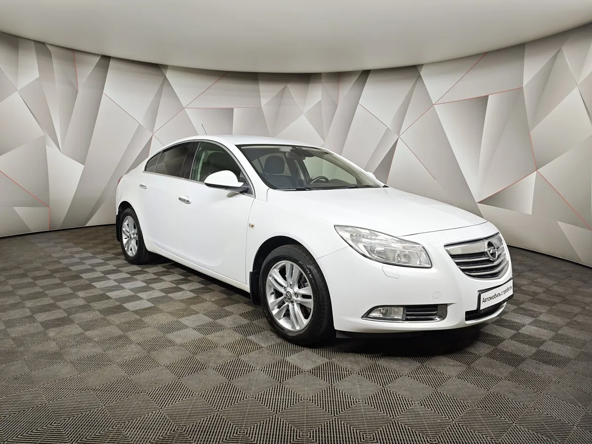Opel Insignia 2.0 Turbo AT (220 л.с.) Белый в АВИЛОН. Слайд №3