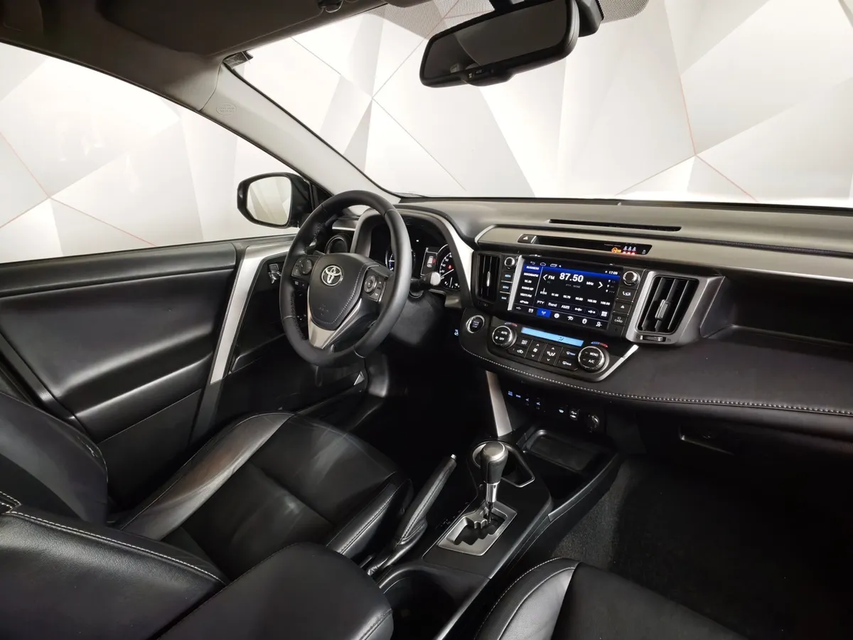 Toyota RAV4 2.5 AT 4WD (180 л.с.) Черный в АВИЛОН. Слайд №13