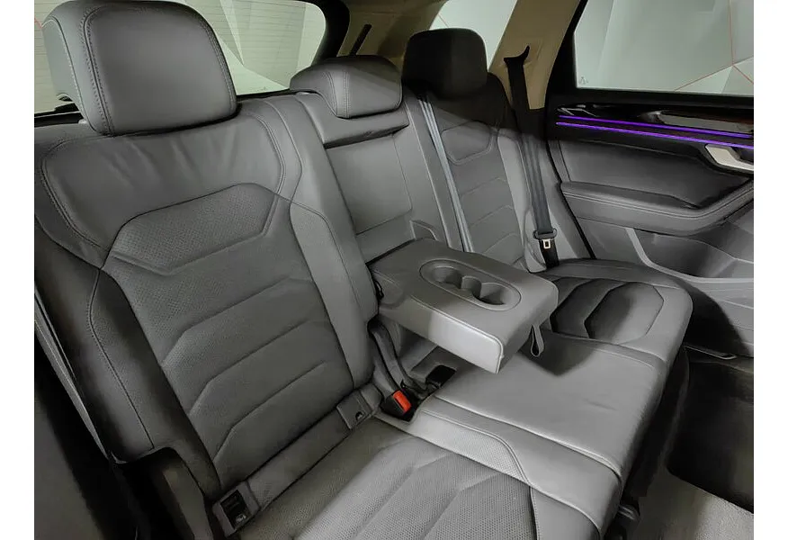 Volkswagen Touareg 2.0 TSI Tiptronic 4Motion (249 л.с.) Exclusive Черный в АВИЛОН. Слайд №17