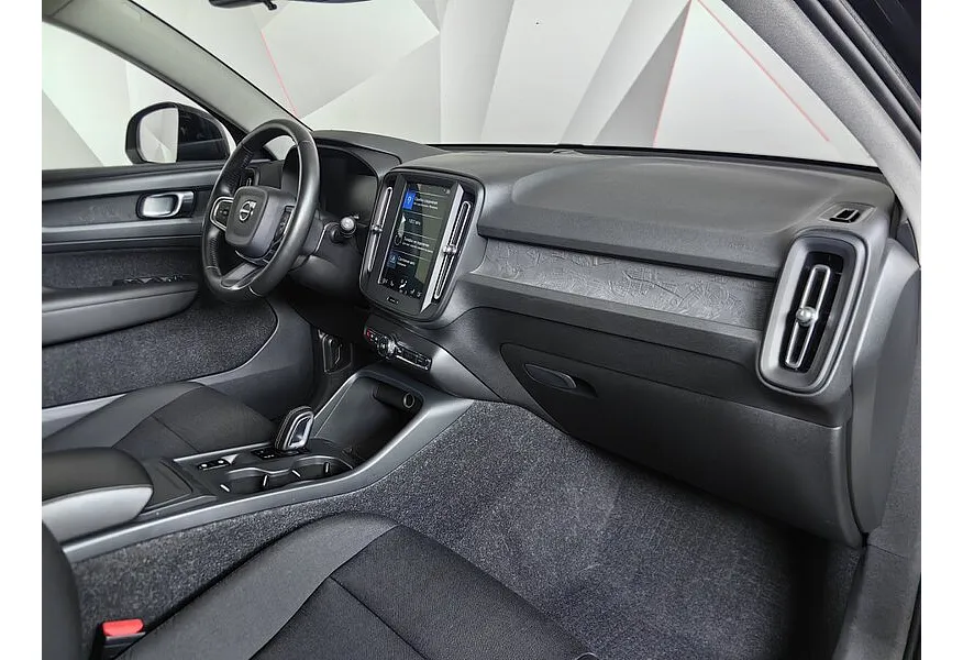 Volvo XC40 2.0 T4 Drive-E AT AWD (190 л.с.) Momentum Черный в АВИЛОН. Слайд №11
