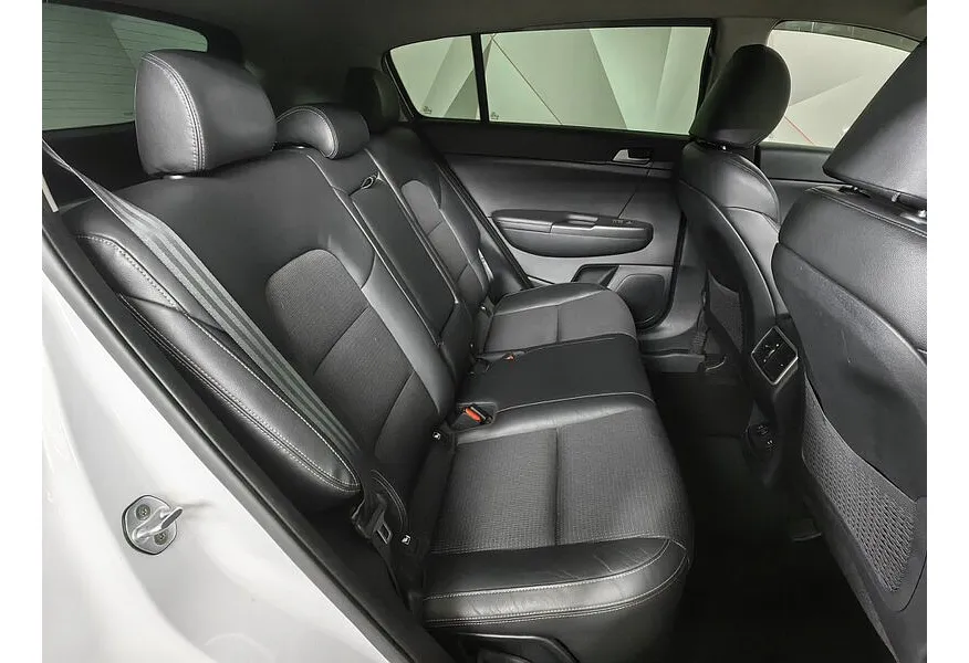 Kia Sportage 2.0 AT 4WD (150 л.с.) Luxe Белый в АВИЛОН. Слайд №16