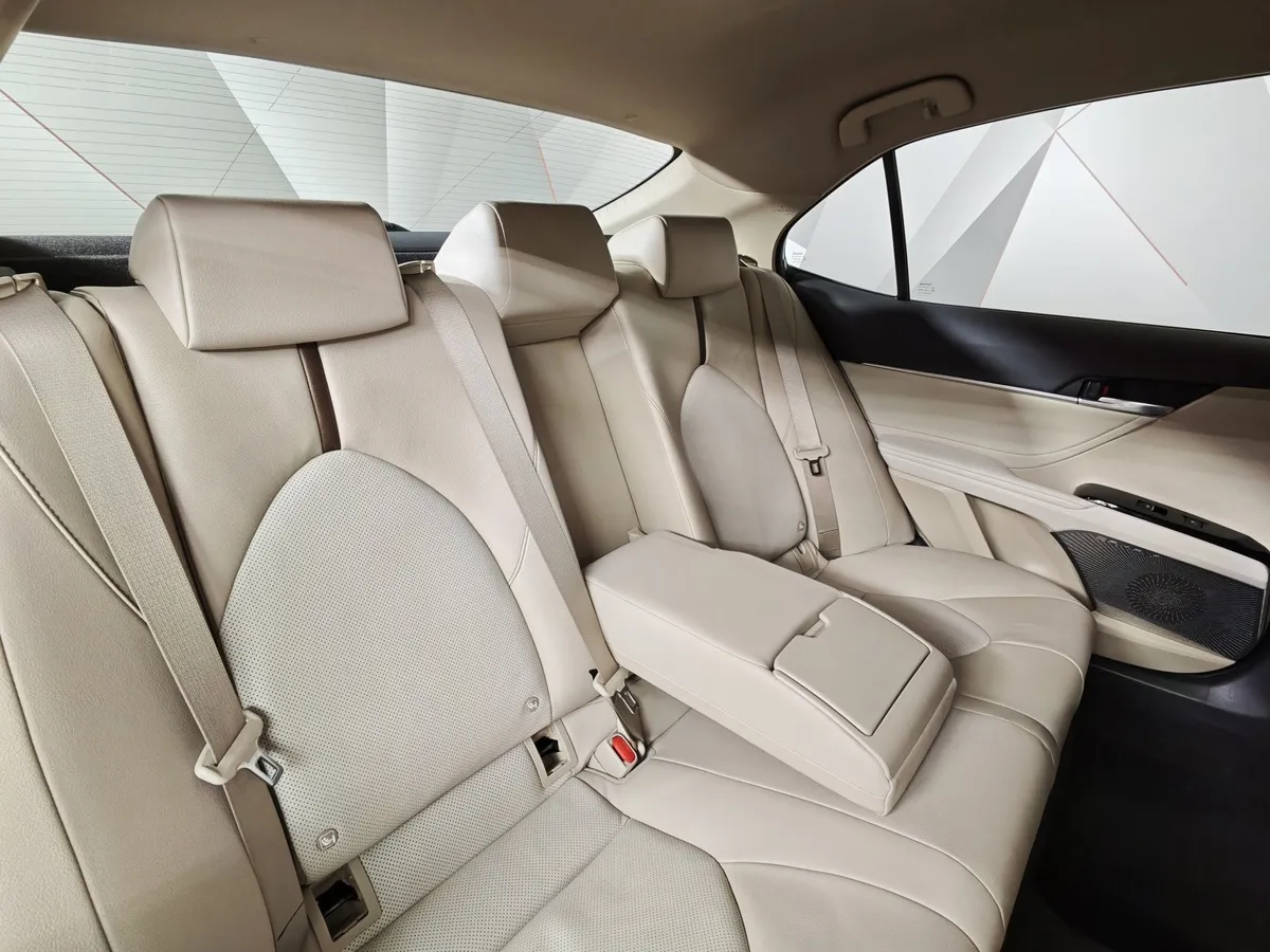 Toyota Camry 2.5 AT (181 л.с.) Черный в АВИЛОН. Слайд №17
