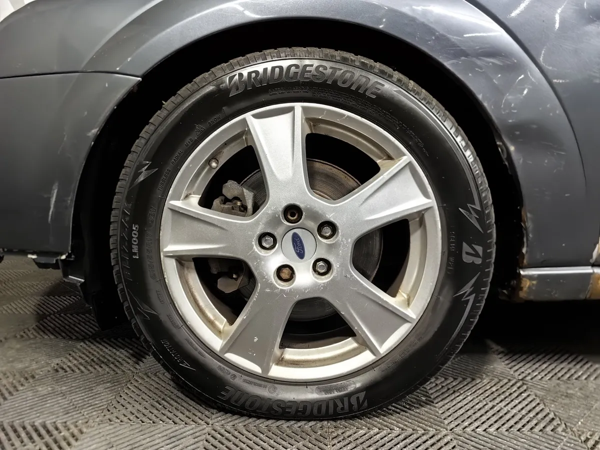 Ford Mondeo 2.0 MT (145 л.с.) Серый в АВИЛОН. Слайд №9