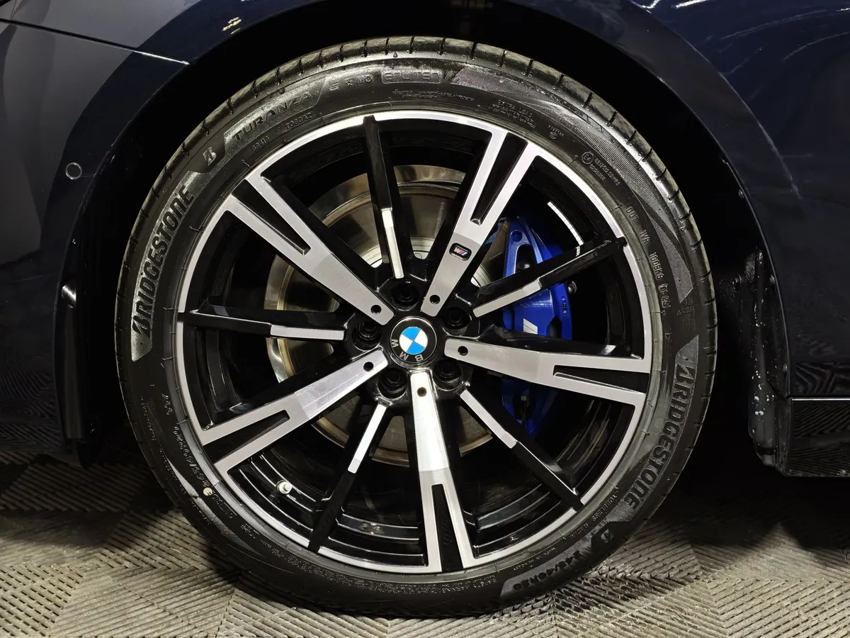 BMW 5 серия 530i xDrive AT (252 л.с.) Синий в АВИЛОН. Слайд №7