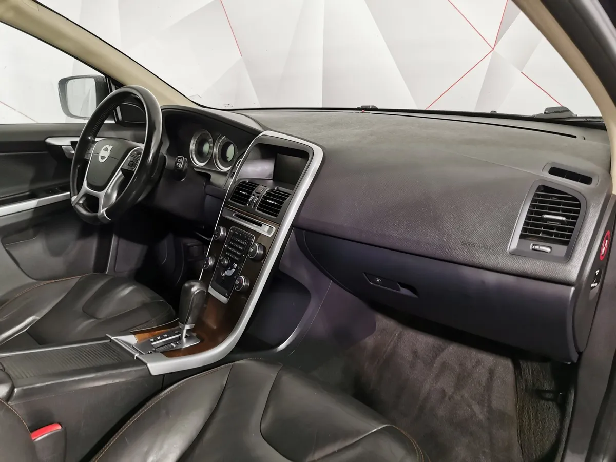 Volvo XC60 2.0 T AT (203 л.с.) Черный в АВИЛОН. Слайд №12