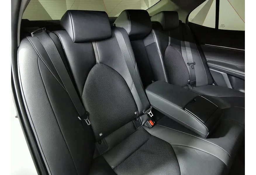 Toyota Camry 2.5 AT (200 л.с.) Белый в АВИЛОН. Слайд №14