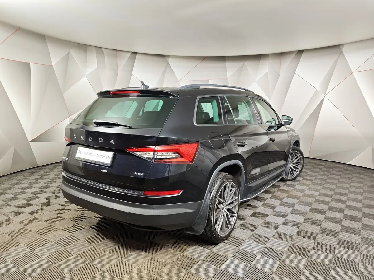 Skoda Kodiaq 2.0 TSI DSG 4X4 (180 л.с.) Черный в АВИЛОН. Слайд №2