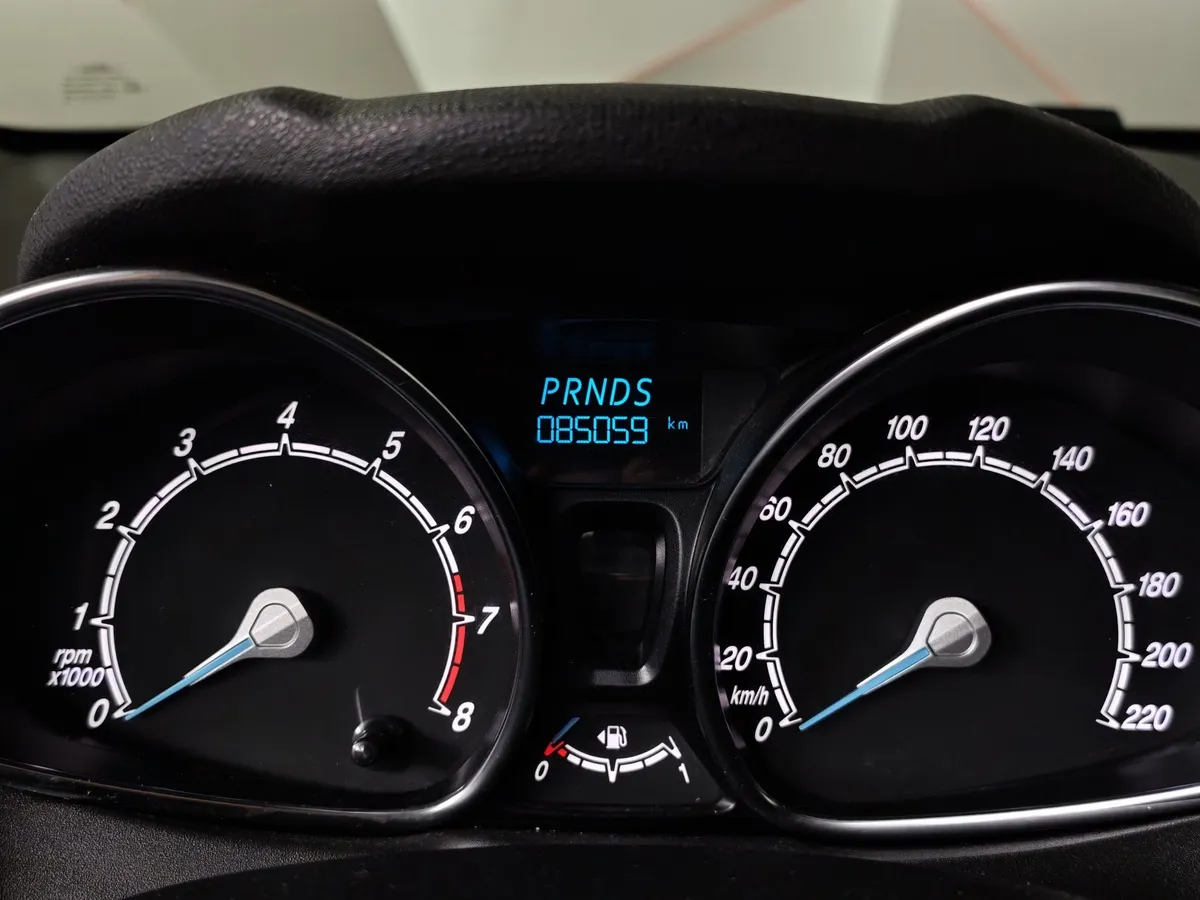 Ford Fiesta 1.6 Ti-VCT PowerShift (105 л.с.) Trend Белый в АВИЛОН. Слайд №16