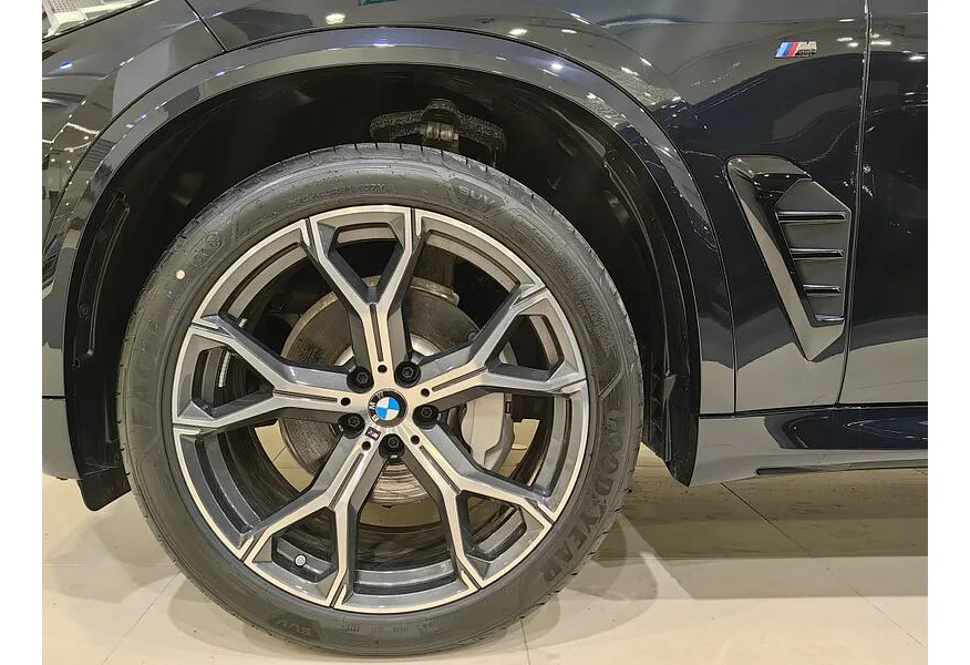 BMW X5 xDrive30Li (258 л.с) X Черный в АВИЛОН. Слайд №15