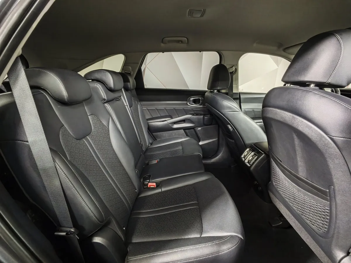 Kia Sorento 2.5 MPI 4WD AT (180 л.с.) Comfort Серый в АВИЛОН. Слайд №16
