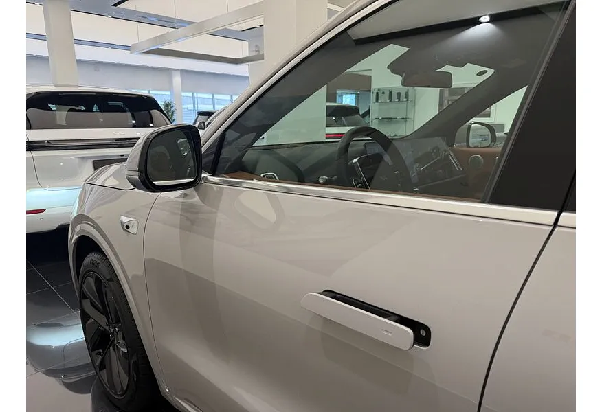 Li Auto L6 1.5 AT 4WD (150 л.с.) Pro Серый в АВИЛОН. Слайд №11