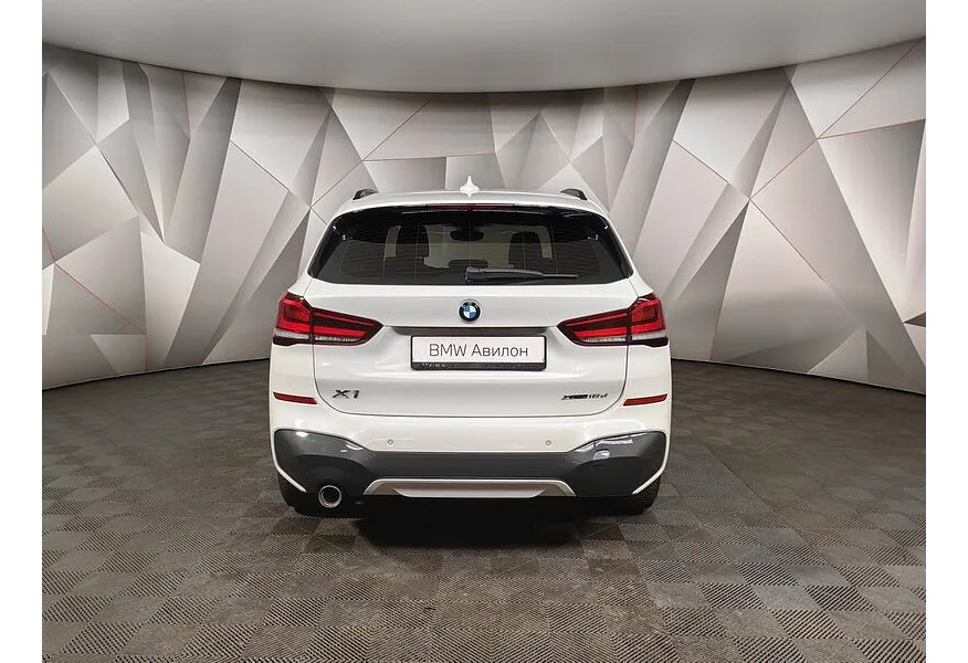 BMW X1 18d xDrive (150 л.с.) M Sport Белый в АВИЛОН. Слайд №4
