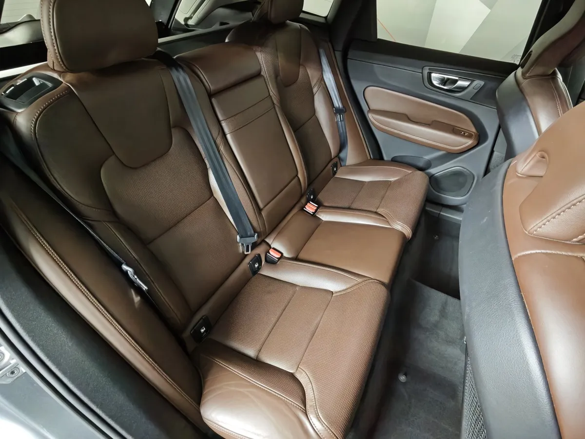 Volvo XC60 2.0 D5 AT AWD (235 л.с.) Momentum Серый в АВИЛОН. Слайд №14