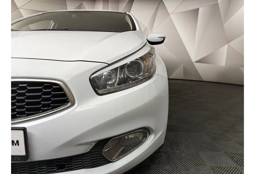 Kia Ceed 1.6 CRDi AT (115 л.с.) Белый в АВИЛОН. Слайд №10