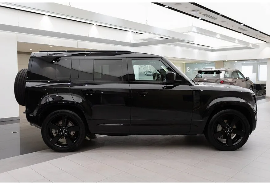 Land Rover Defender 3.0D AT (300 л.с.) HSE Черный в АВИЛОН. Слайд №3