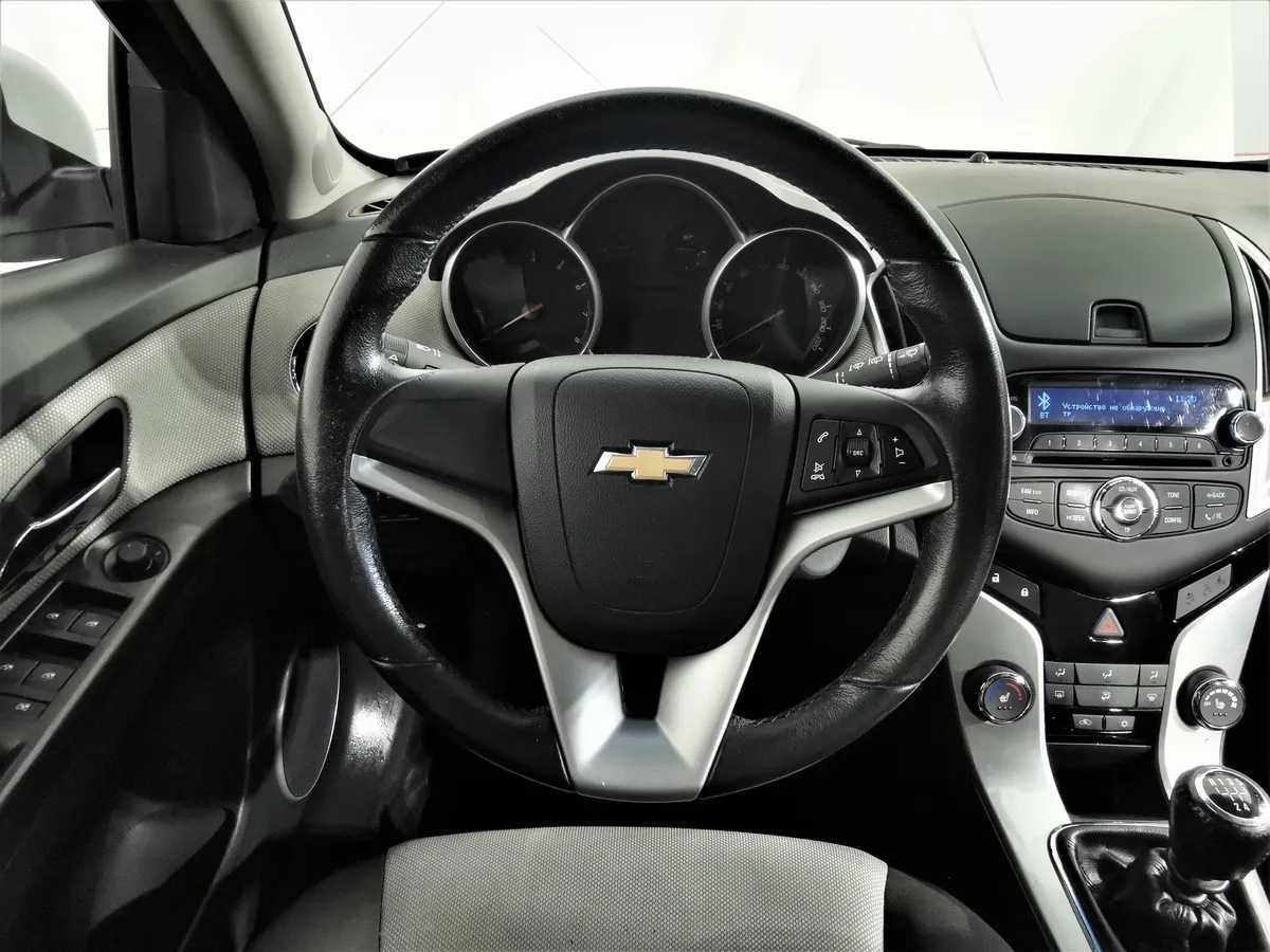 Chevrolet Cruze 1.8 MT (141 л.с.) Белый в АВИЛОН. Слайд №19