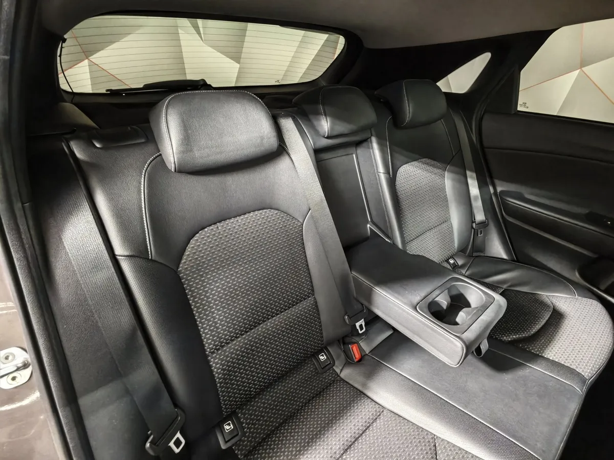 Kia Ceed 1.4 T-GDI AMT (140 л.с.) Premium Plus Коричневый в АВИЛОН. Слайд №17