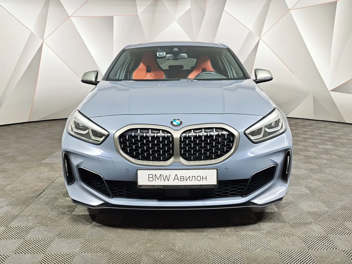BMW 1 серия M135i 2.0T AT xDrive (306 л.с.) Серый в АВИЛОН. Слайд №3
