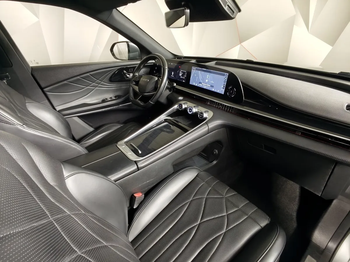 EXEED RX 2.0T DCT 4WD (249 л.с.) Platinum Серый в АВИЛОН. Слайд №13