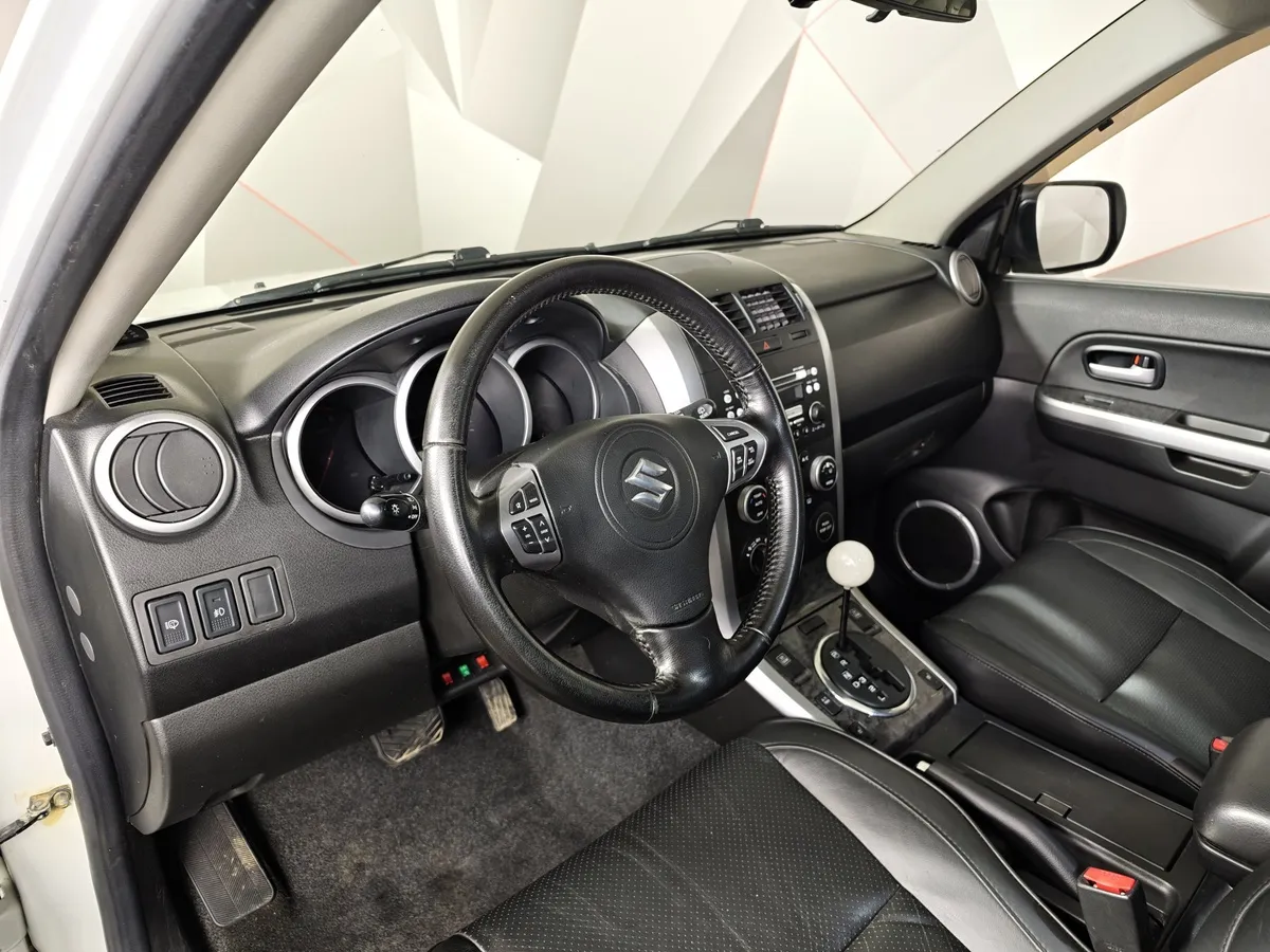 Suzuki Grand Vitara 2.4 AT AWD (169 л.с.) JLX-A Белый в АВИЛОН. Слайд №16