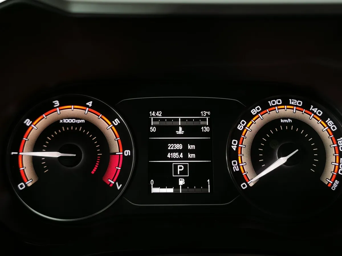 ВАЗ (Lada) Vesta 1.8 CVT (122 л.с.) Черный в АВИЛОН. Слайд №18