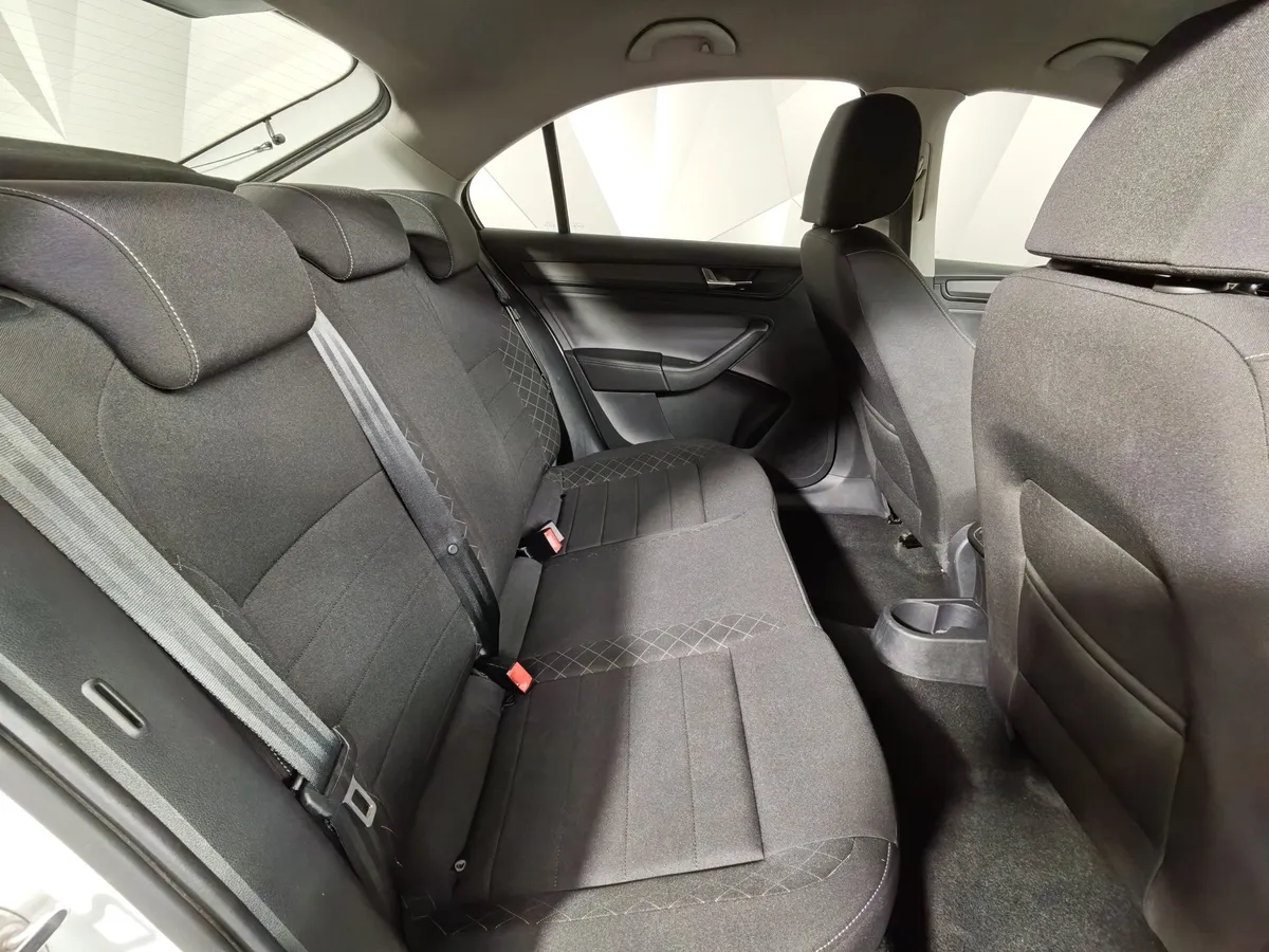 Skoda Rapid 1.6 AT (110 л.с.) Белый в АВИЛОН. Слайд №16