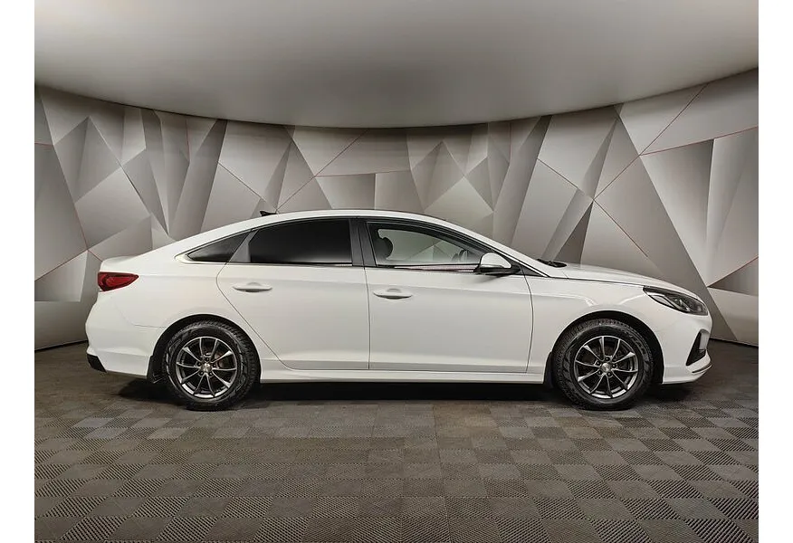 Hyundai Sonata 2.0 AT (150 л.с.) Primary Белый в АВИЛОН. Слайд №6 Hyundai Sonata 2.0 AT (150 л.с.) Primary Белый в АВИЛОН. Слайд №6