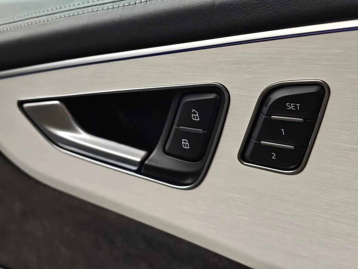 Audi Q8 45 TDI Tiptronic quattro (249 л.с.) Синий в АВИЛОН. Слайд №21