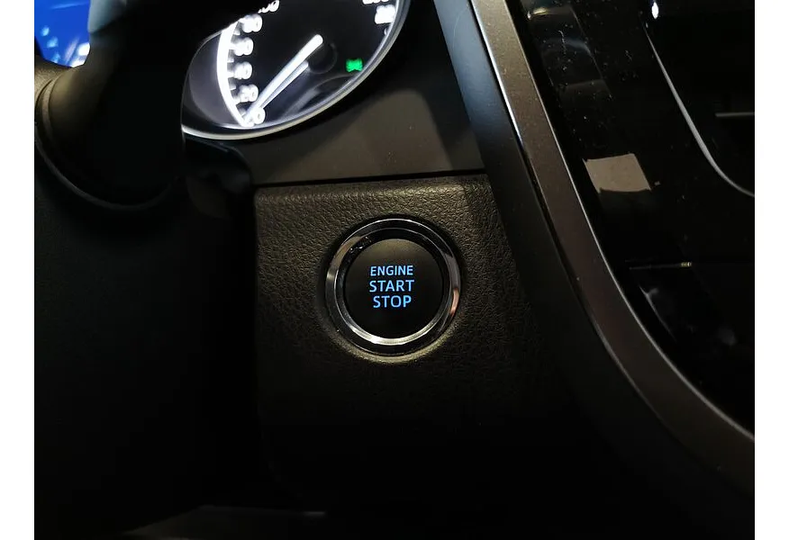 Toyota Camry 2.5 AT (200 л.с.) Белый в АВИЛОН. Слайд №20