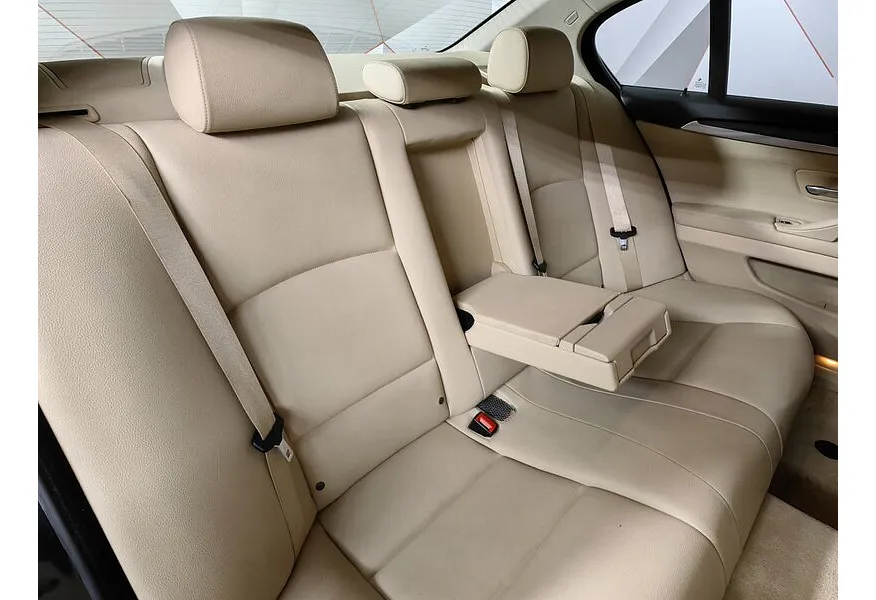 BMW 5 серия 520i Steptronic (184 л.с.) Базовая. Локальная сборка Черный в АВИЛОН. Слайд №14