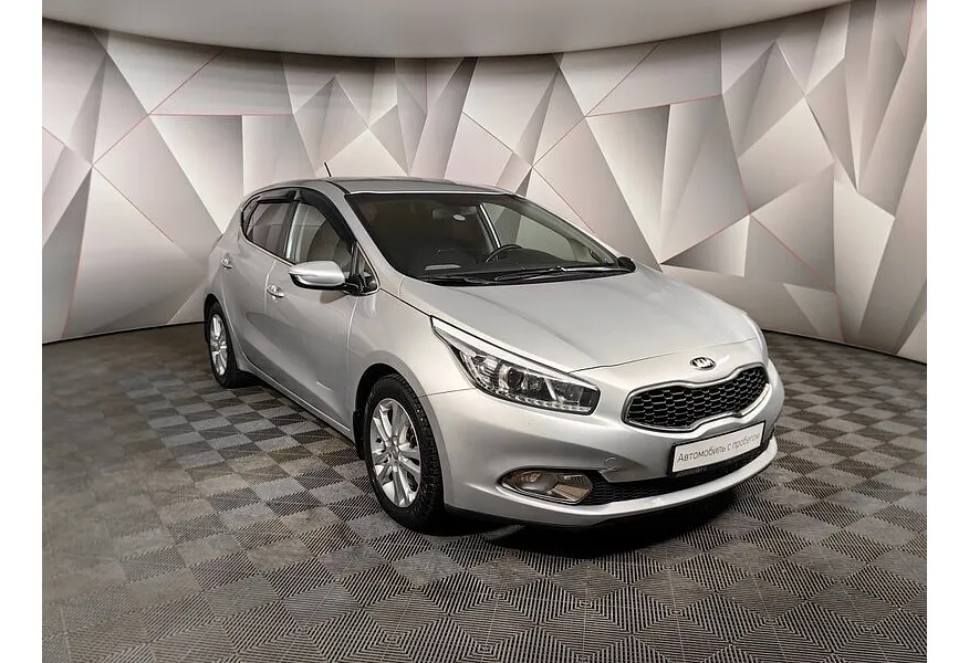Kia Ceed 1.6 AT (129 л.с.) Серебристый в АВИЛОН. Слайд №3