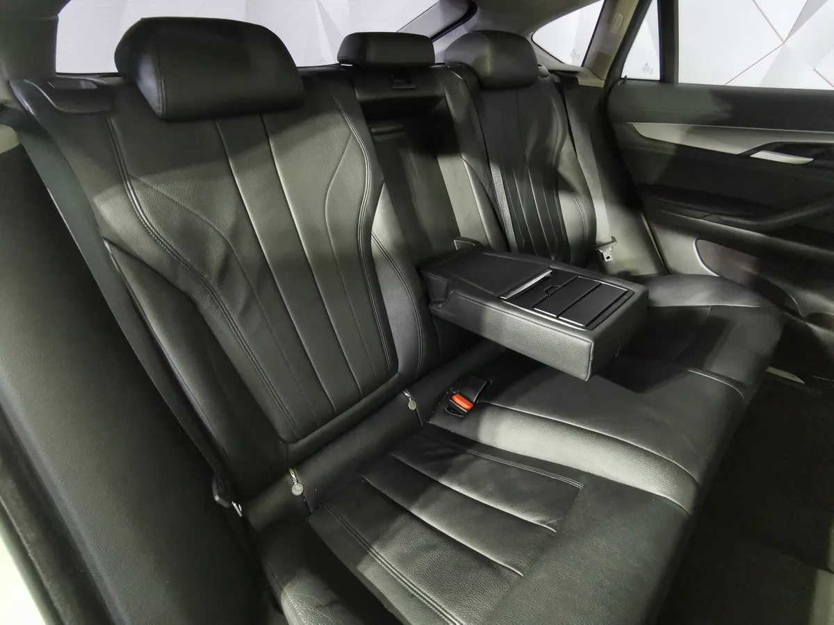 BMW X6 xDrive35i Steptronic (306 л.с.) Белый в АВИЛОН. Слайд №14