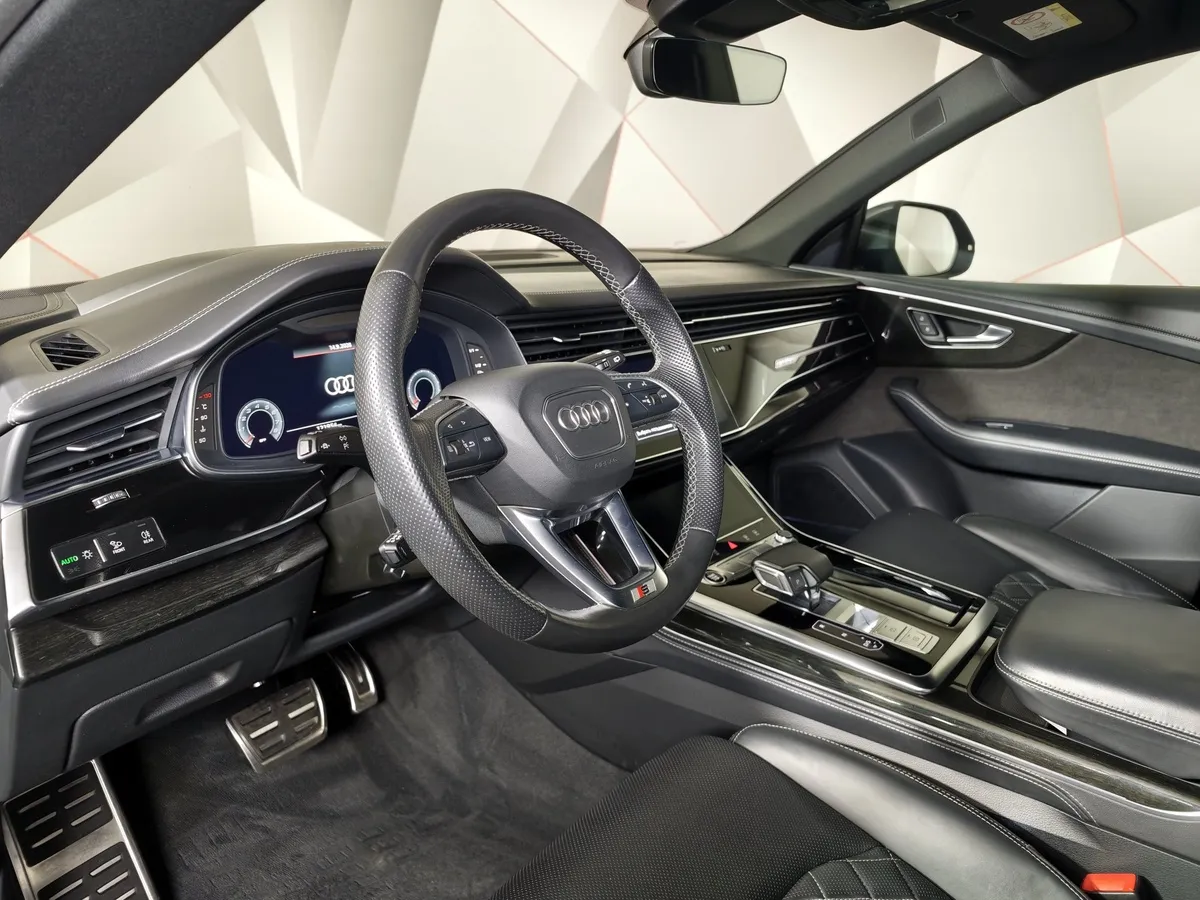 Audi Q8 55 TFSI Tiptronic quattro (340 л.с.) Серый в АВИЛОН. Слайд №19