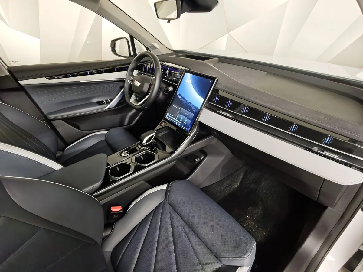Geely Atlas 2.0T AT 4WD (200 л.с.) Флагман Белый в АВИЛОН. Слайд №13