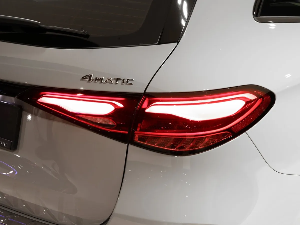 Mercedes-Benz GLC 300 4MATIC 9G-TRONIC (258 л.с.) Серый в АВИЛОН. Слайд №21