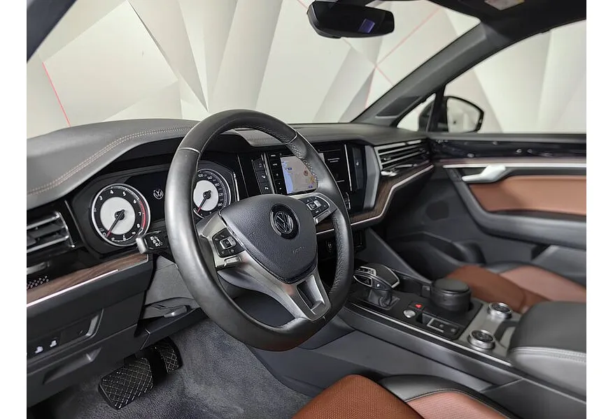 Volkswagen Touareg 2.0 TSI Tiptronic 4Motion (249 л.с.) Exclusive Коричневый в АВИЛОН. Слайд №17