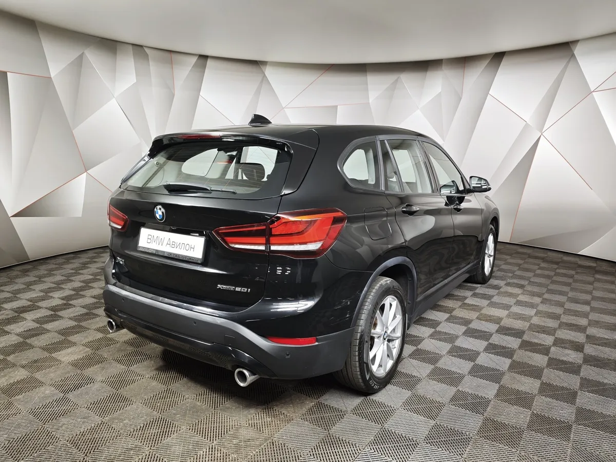 BMW X1 20i xDrive Steptronic AT (192 л.с.) Черный в АВИЛОН. Слайд №2